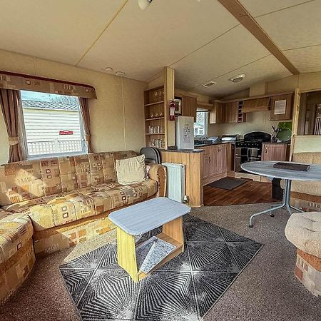 Spacious 8 Berth Caravan At Southview Holiday Park Near Skegness Ref 33018Ml Buitenkant foto