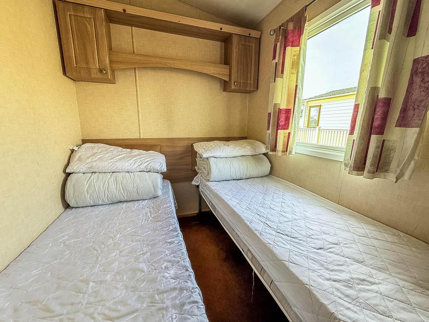 Spacious 8 Berth Caravan At Southview Holiday Park Near Skegness Ref 33018Ml Buitenkant foto