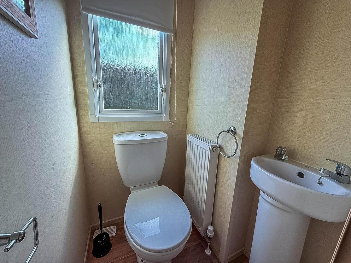 Spacious 8 Berth Caravan At Southview Holiday Park Near Skegness Ref 33018Ml Buitenkant foto